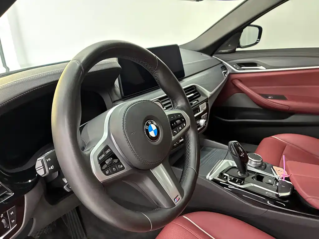 BMW 5 Series 2021 — фото 11