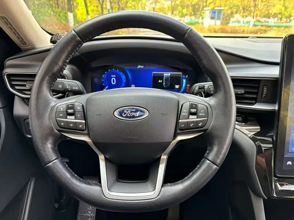 Ford Explorer 2022 — фото 17