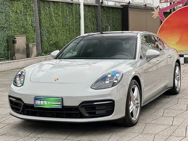 Porsche Panamera 2023