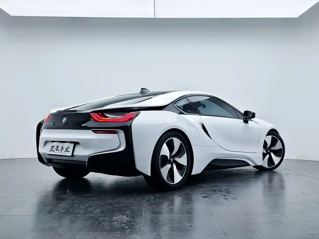 BMW i8 2017 — фото 17