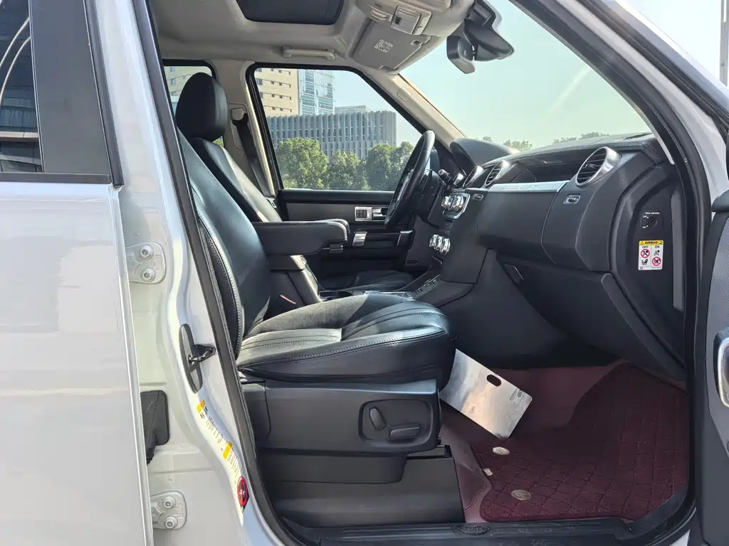 Land Rover Discovery 2015 — фото 19