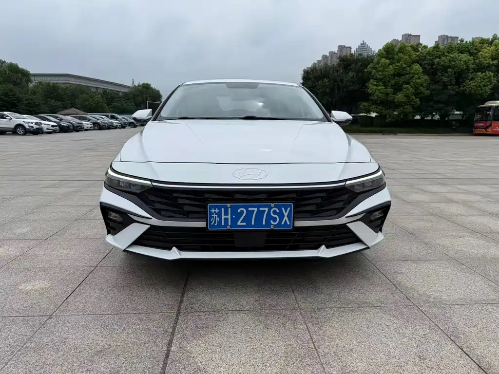 Hyundai Elantra 2024