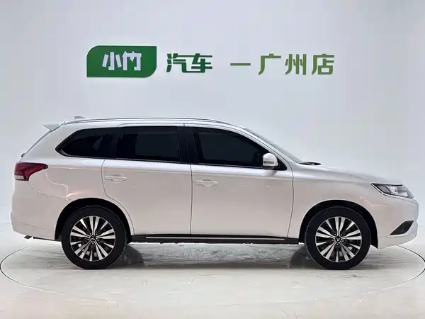 Mitsubishi Outlander 2023