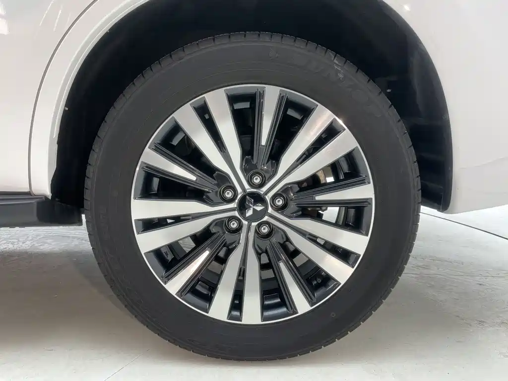 Mitsubishi Outlander 2023 — фото 21