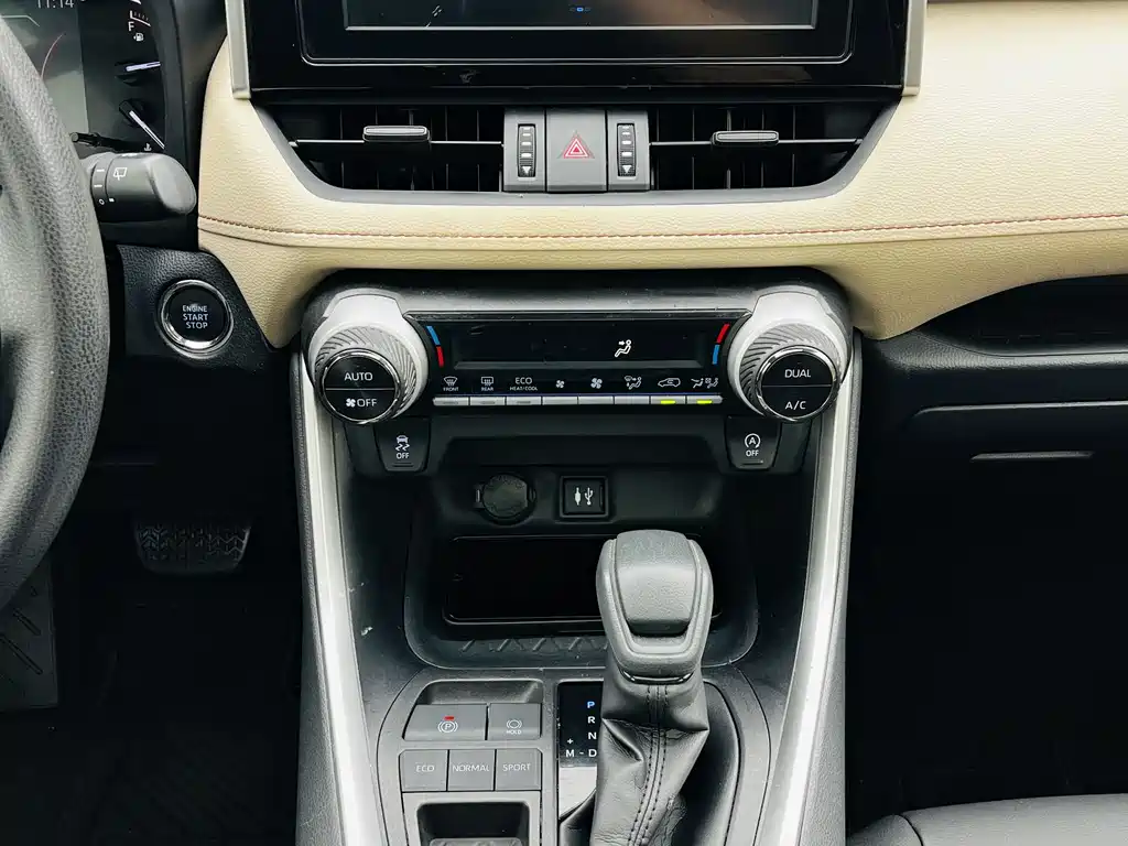Toyota RAV4 2020 — фото 13