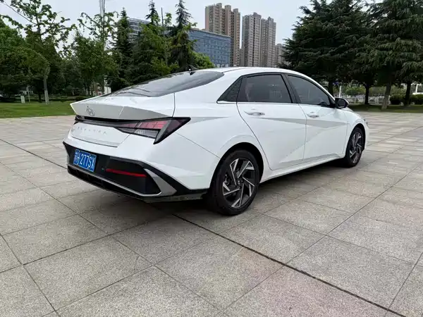 Hyundai Elantra 2024