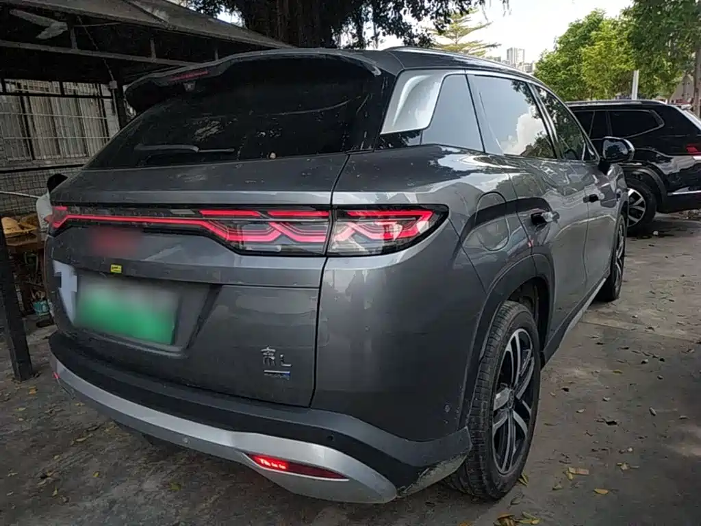 BYD L DM-i 2025 — фото 7