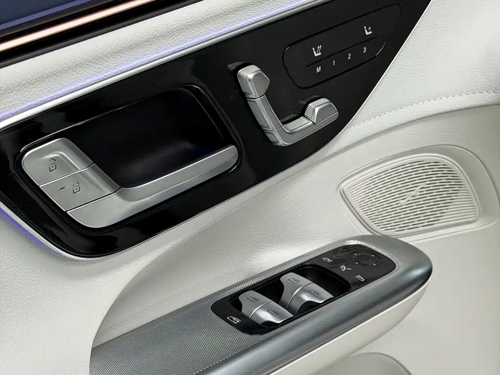 Mercedes-Benz EQE SUV 2024 — фото 10