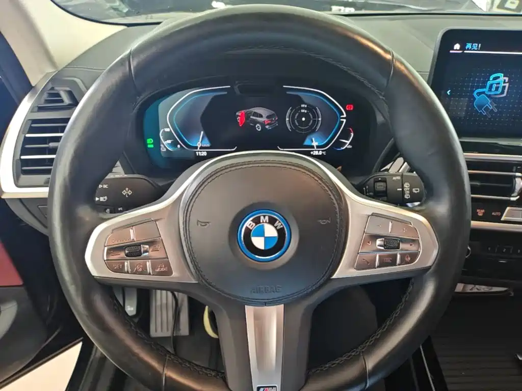 BMW iX3 2024 — фото 11
