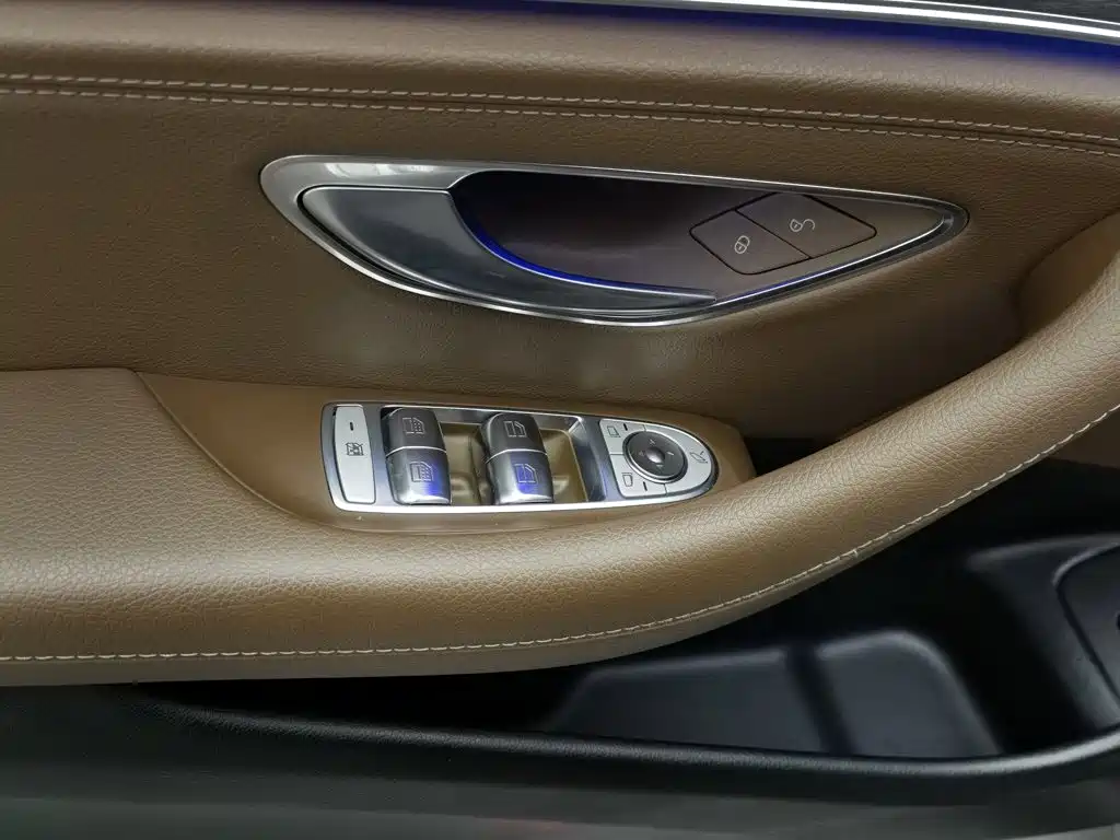 Mercedes-Benz E-Class 2020 — фото 9