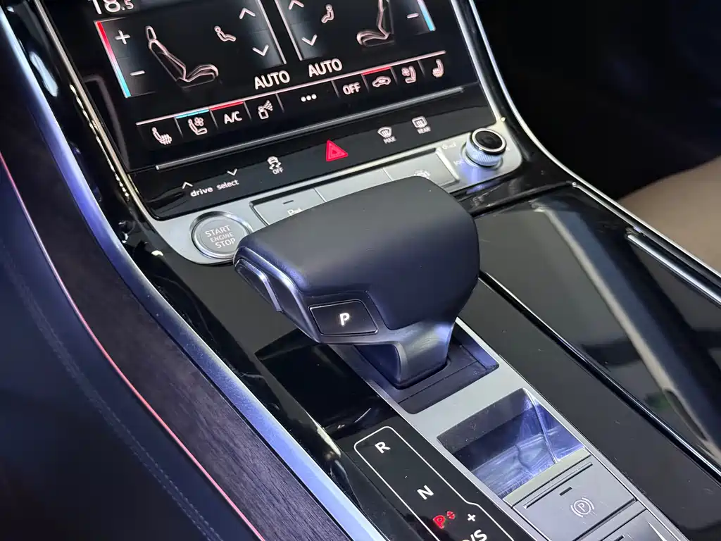Audi A8 2020 — фото 9