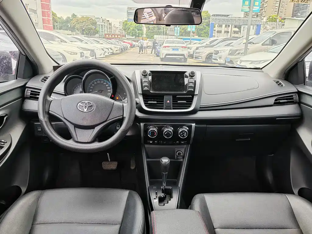 Toyota Yaris L 2019 — фото 11