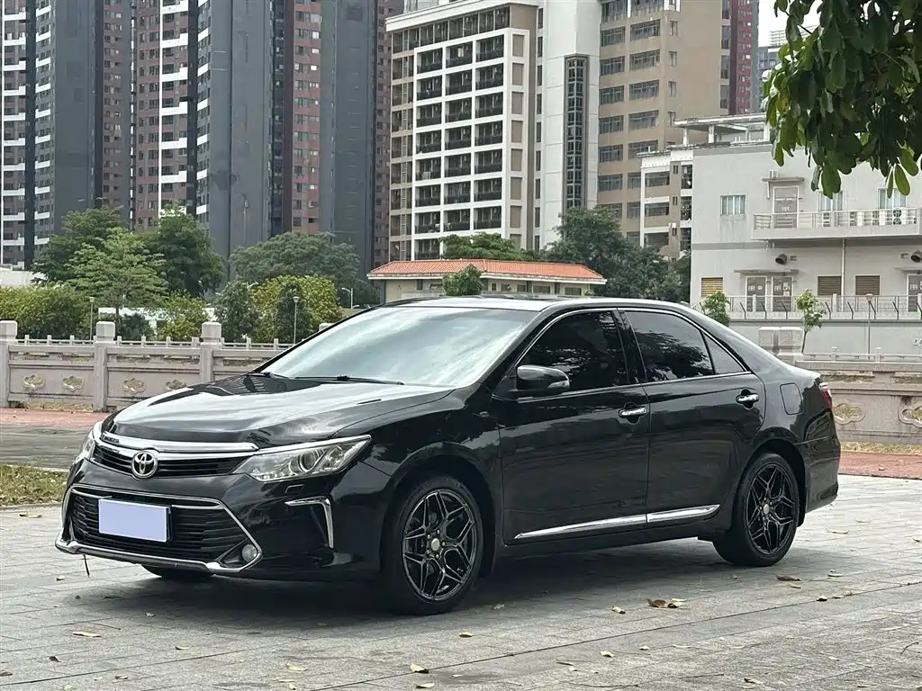 Toyota Camry 2016 — фото 1