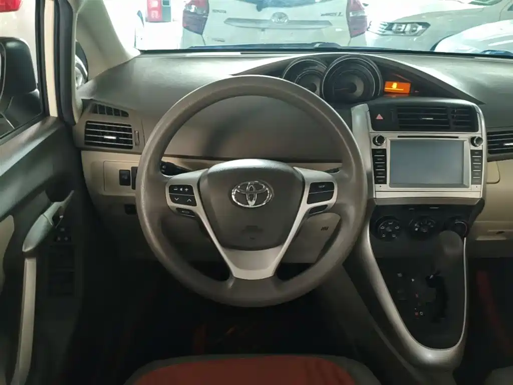 Toyota Verso 2015 — фото 11