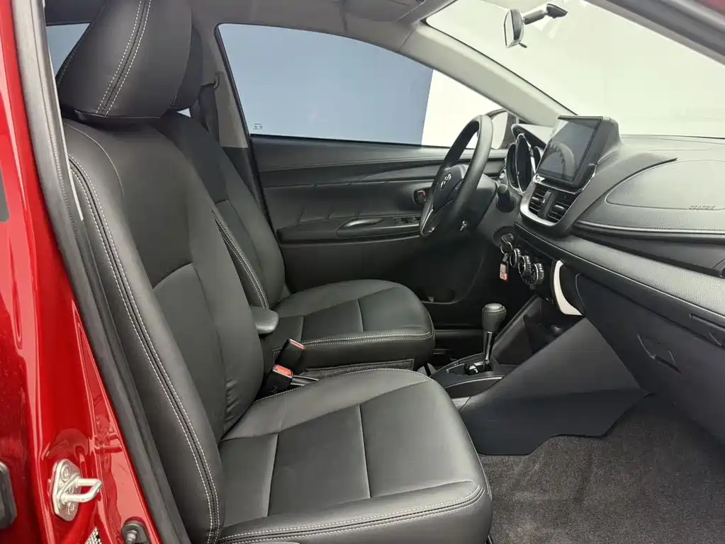 Toyota Yaris L 2022 — фото 10