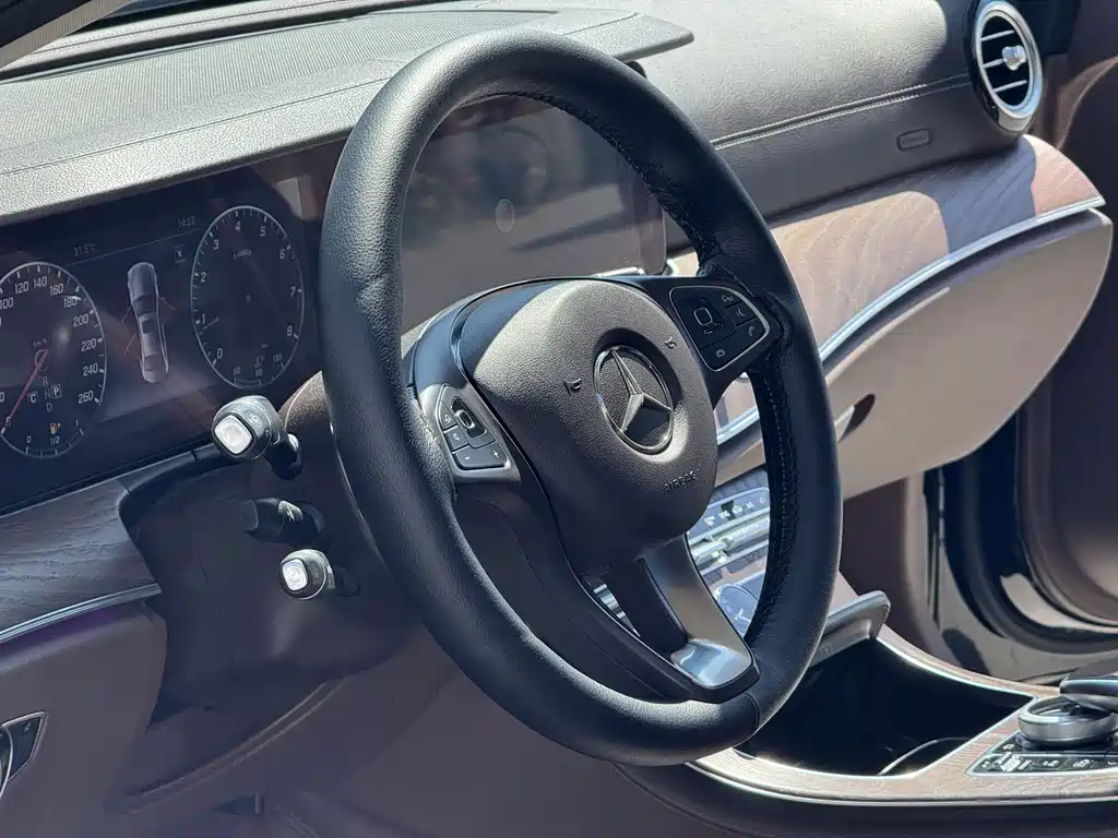 Mercedes-Benz E-Class 2019 — фото 10