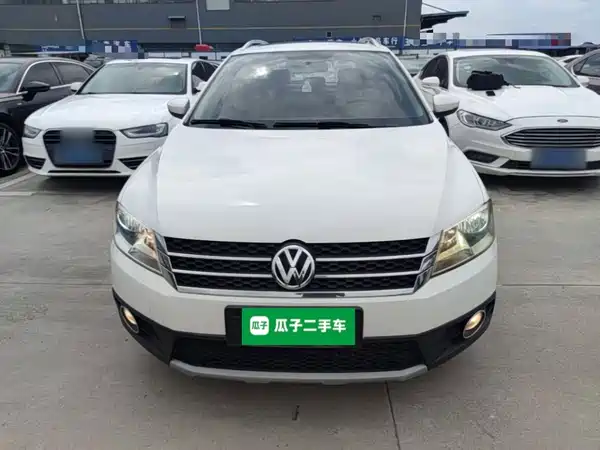Volkswagen Cross Lavida 2015