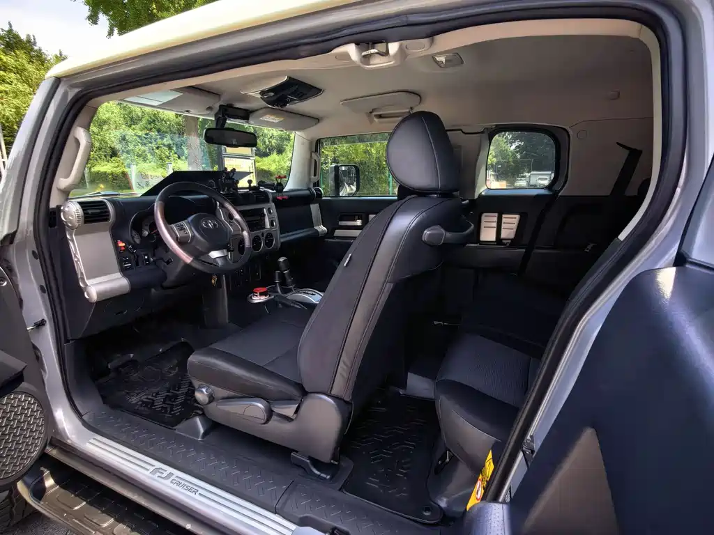 Toyota FJ Cruiser 2019 — фото 16