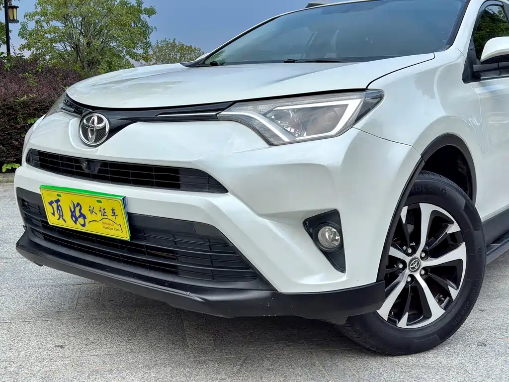 Toyota RAV4 2017 — фото 19