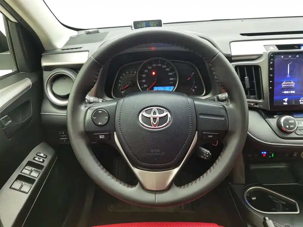 Toyota RAV4 2019 — фото 11