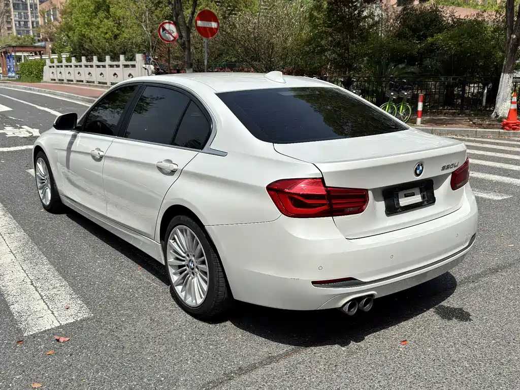 BMW 3 Series 2018 — фото 6