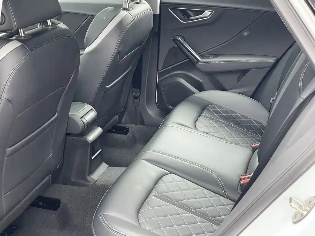 Audi Q2L 2026 — фото 16