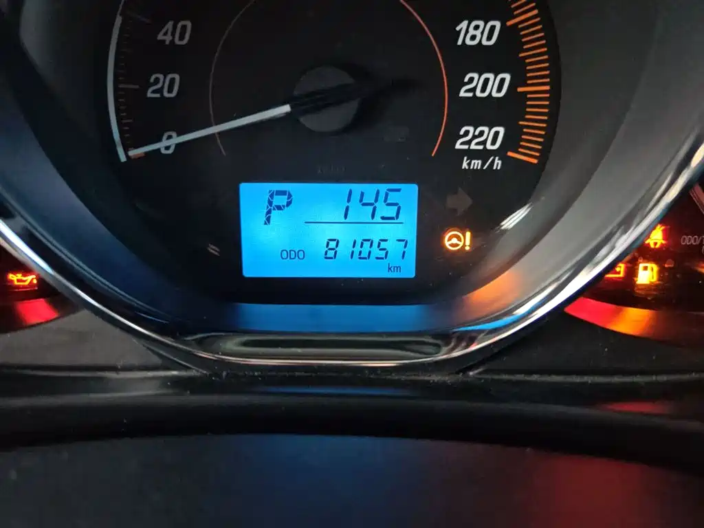 Toyota Yaris L 2021 — фото 12
