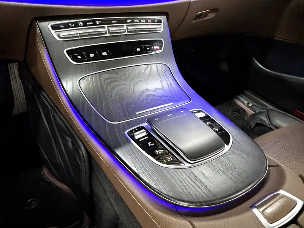 Mercedes-Benz E-Class 2021 — фото 16