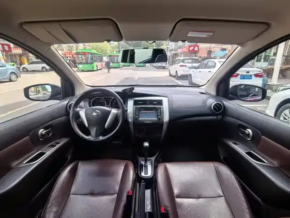 Nissan Livina 2013