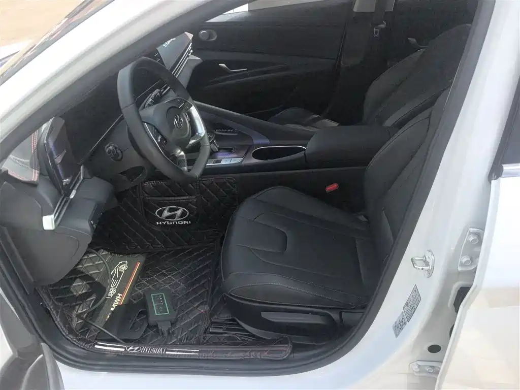 Hyundai Elantra 2023 — фото 12