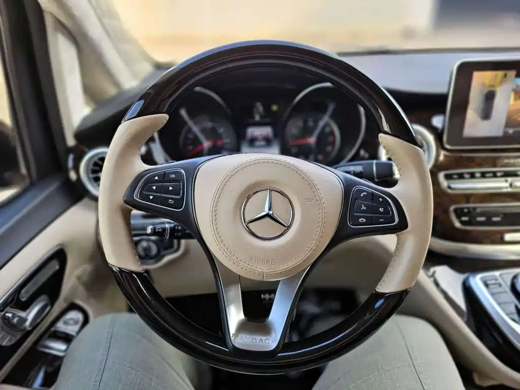 Mercedes-Benz V-Class 2019 — фото 39