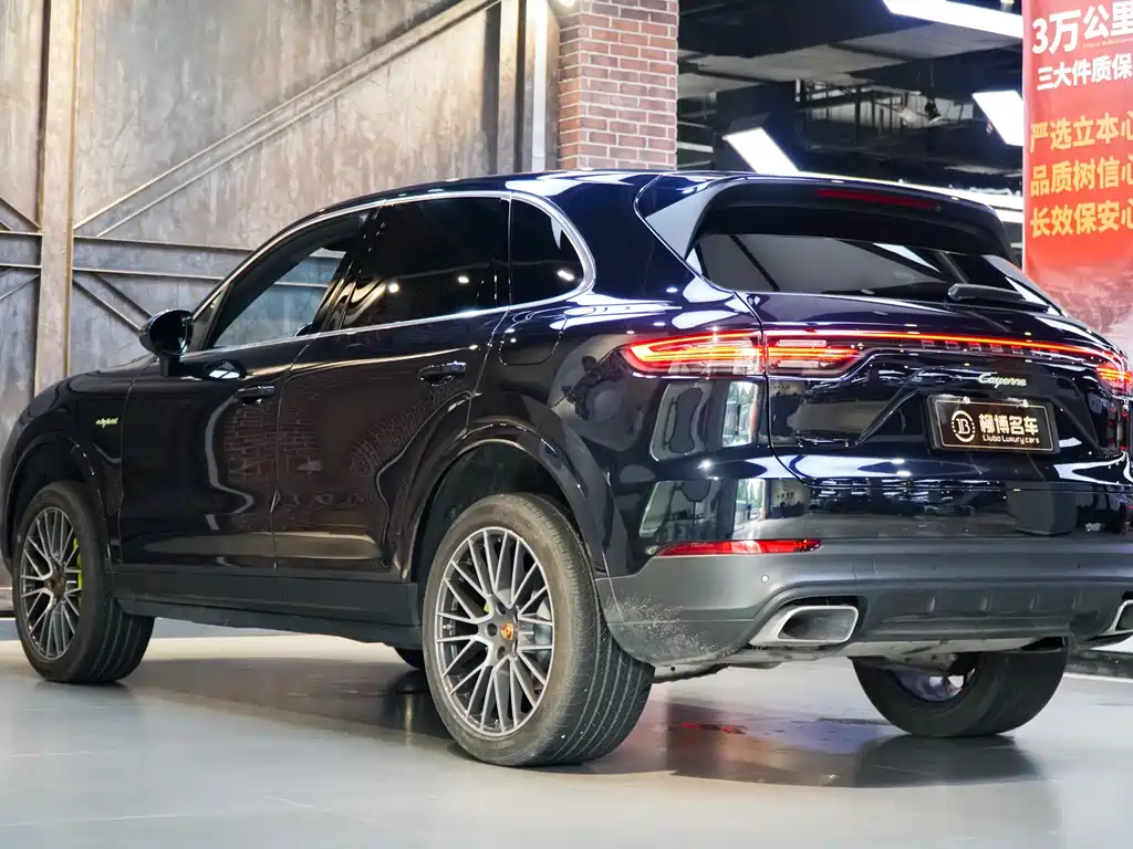 Porsche Cayenne Hybrid 2023