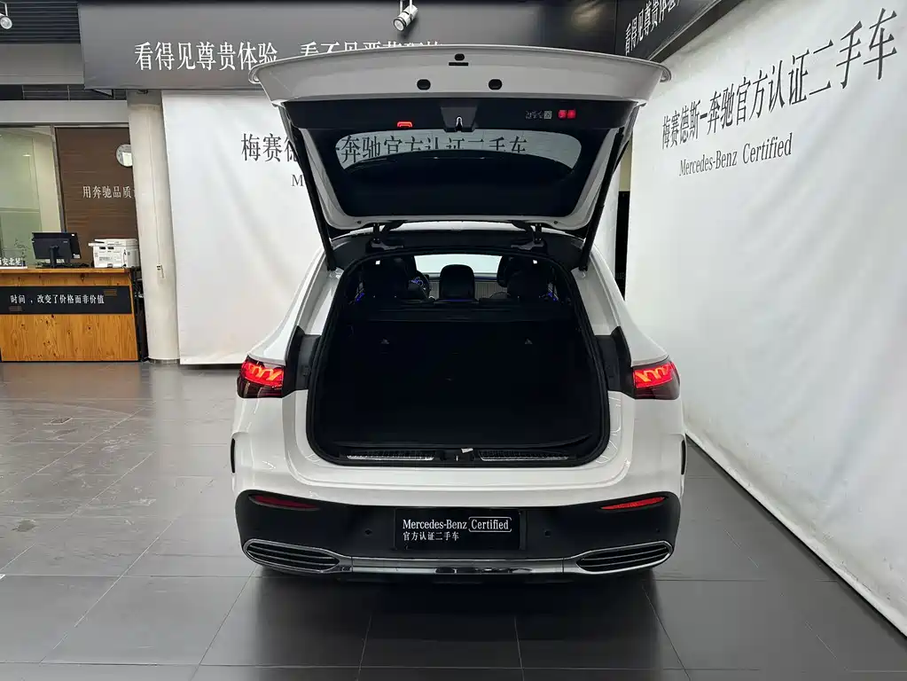 Mercedes-Benz EQE SUV 2023 — фото 16