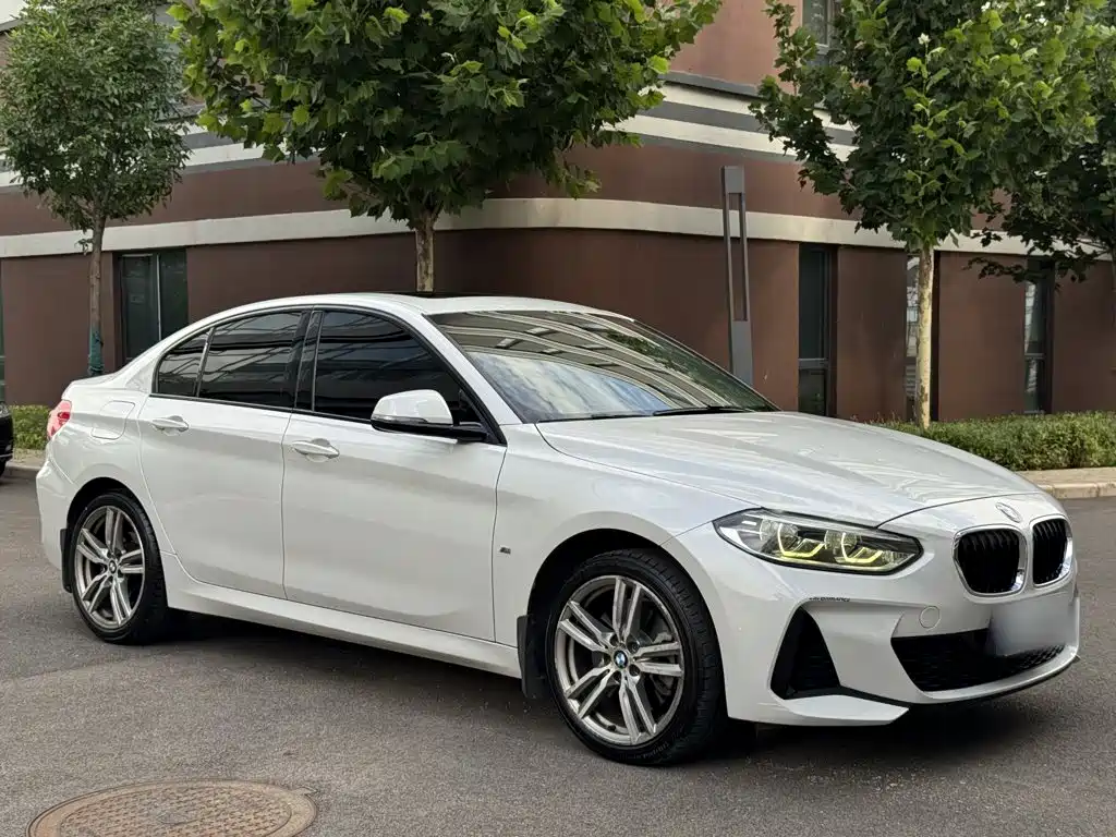 BMW 1 Series 2019 — фото 11