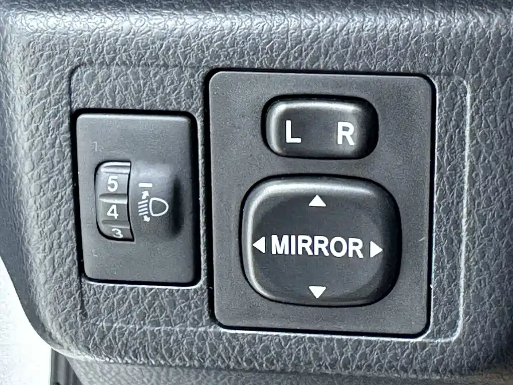 Toyota Yaris L 2022 — фото 18