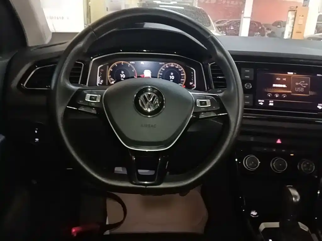 Volkswagen T-Roc 2020 — фото 11