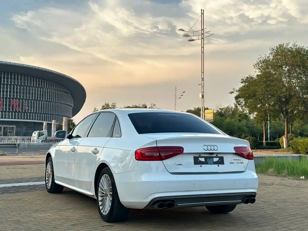 Audi A4L 2015