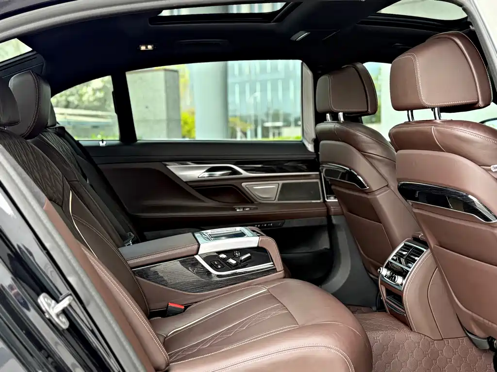 BMW 7 Series 2019 — фото 14