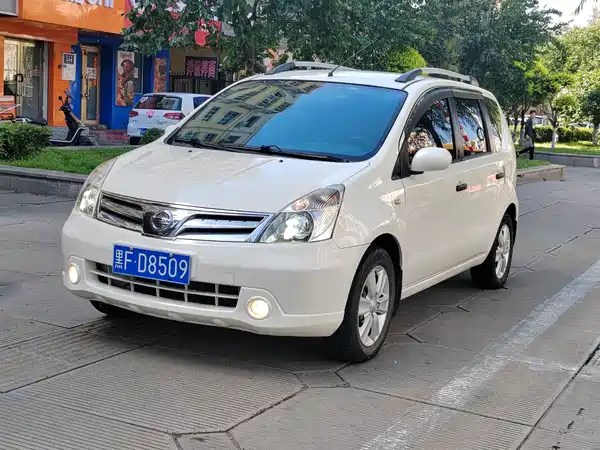 Nissan Livina 2013