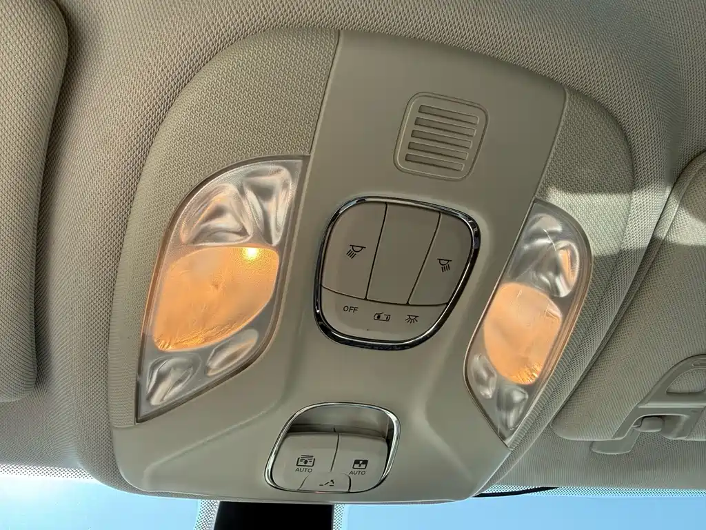 Jeep Compass 2018 — фото 14