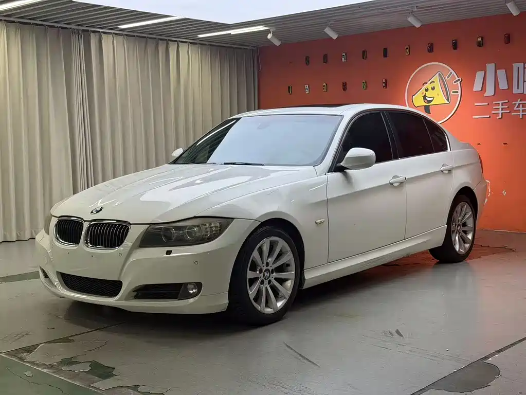 BMW 3 Series 2011 — фото 1