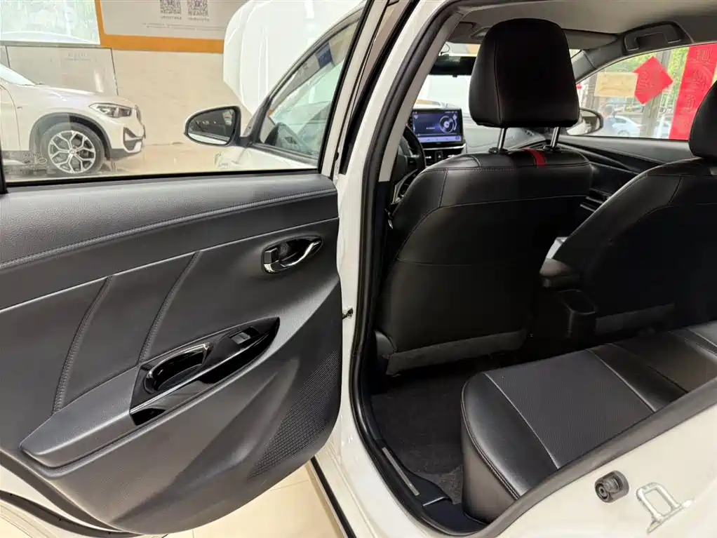 Toyota Yaris L 2022 — фото 16