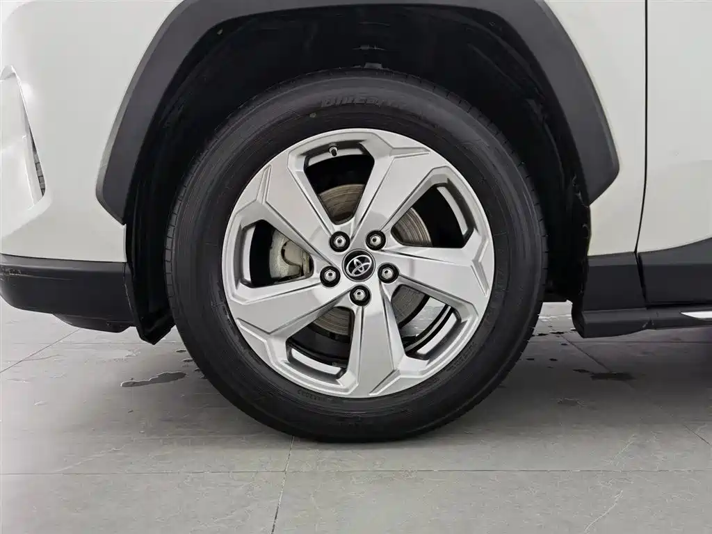Toyota RAV4 2019 — фото 17
