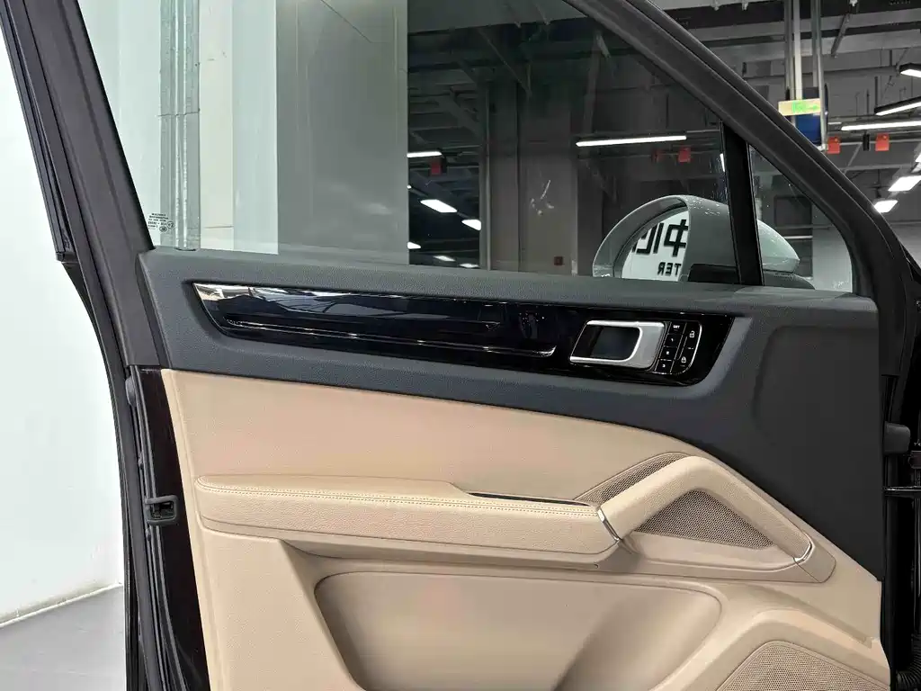 Porsche Cayenne 2020 — фото 16