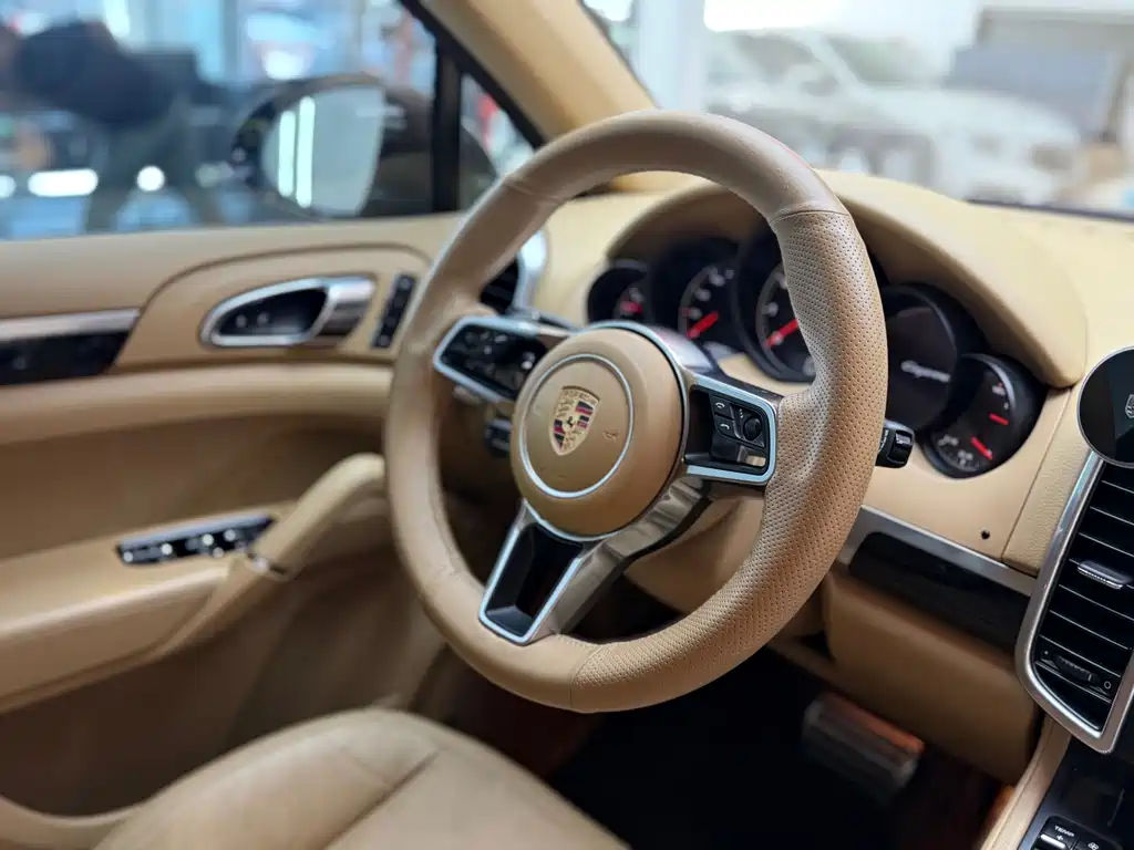 Porsche Cayenne 2015 — фото 9