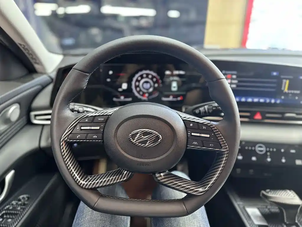 Hyundai Elantra 2022 — фото 10