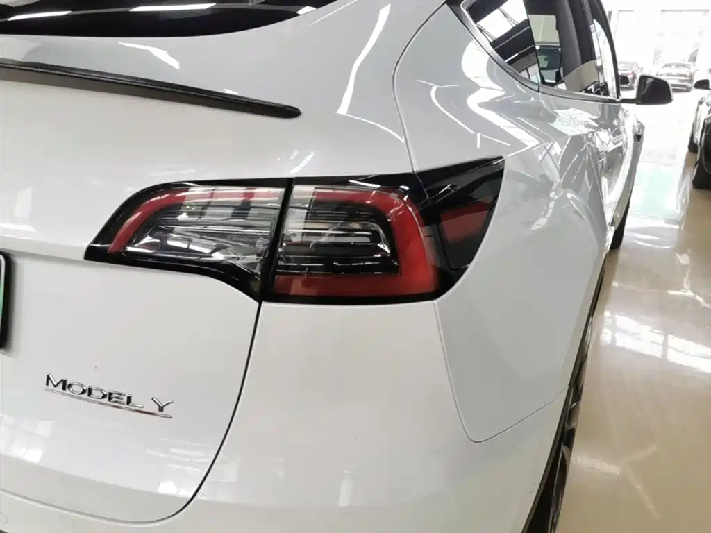Tesla Model Y 2022 — фото 8