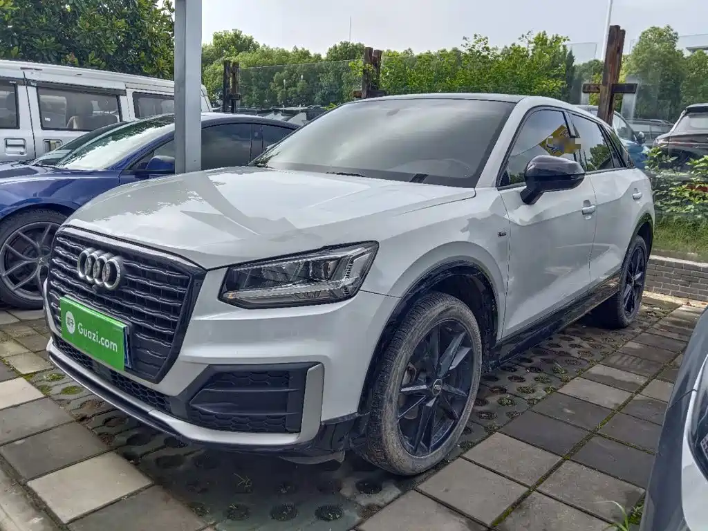 Audi Q2L 2020 — фото 1