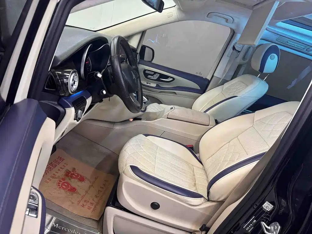 Mercedes-Benz V-Class 2020 — фото 18