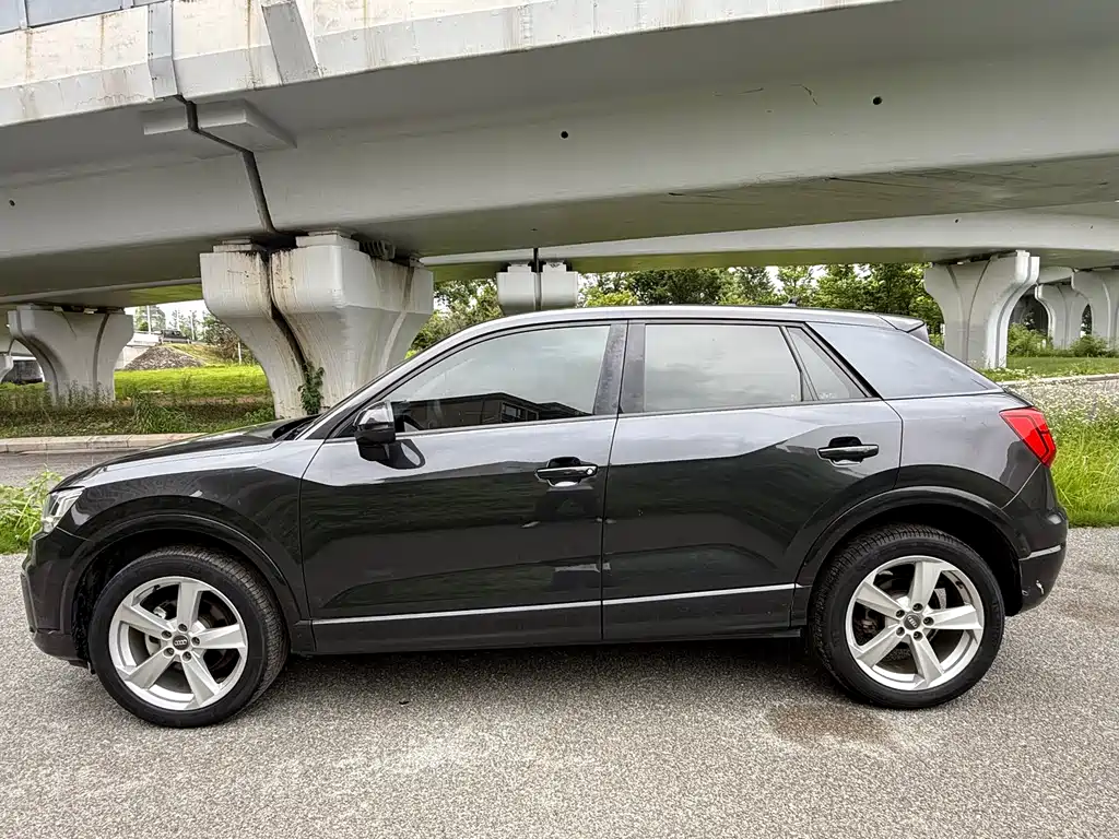Audi Q2L 2020 — фото 3